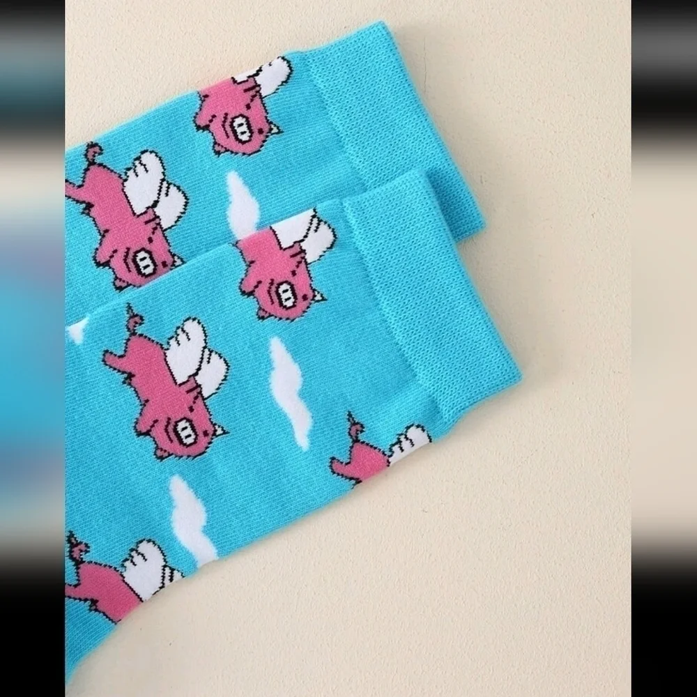 Funny flying pig pink and blue men's fashion women's unisex crew socks 🧦 clouds
